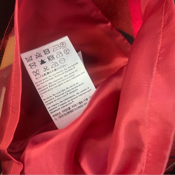 Escada size 36 (S) silk “Ode to LA” NWOT Pencil Skirt Elegant Tailored Design - Picture 10 of 15